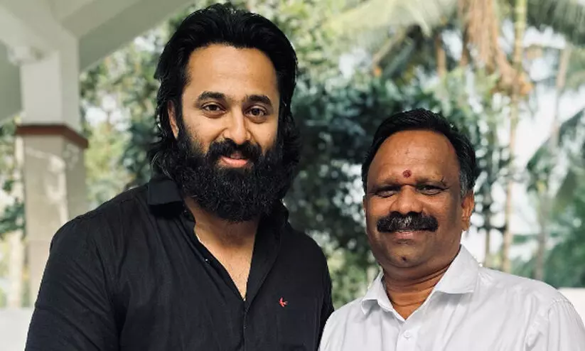 എന്ത് തങ്കപ്പെട്ട മനുഷ്യൻ -വത്സൻ തില്ലങ്കേരിയെക്കുറിച്ച് ഉണ്ണി മുകുന്ദൻ