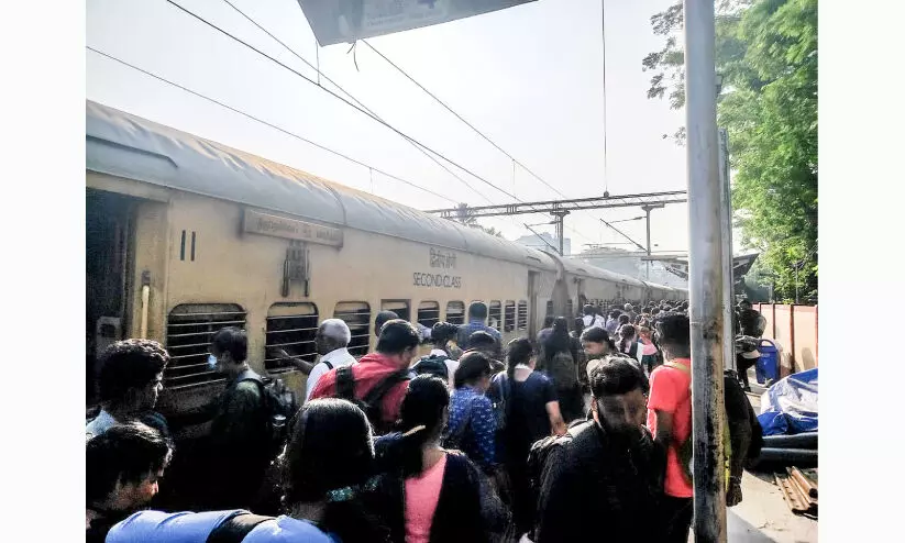 പാലരുവിയിൽ വൻ തിരക്ക്; ദുരിതത്തിന് പരിഹാരം തേടി കോട്ടയം-എറണാകുളം യാത്രക്കാർ