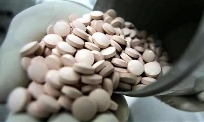 കുട്ടികളുടെ കിടക്കക്കുള്ളിൽ ഒളിപ്പിച്ച് കടത്താൻ ശ്രമിച്ച നിരോധിത ഗുളികകൾ പിടികൂടി കുട്ടികളുടെ കിടക്കക്കുള്ളിൽ ഒളിപ്പിച്ച് കടത്താൻ ശ്രമിച്ച നിരോധിത ഗുളികകൾ പിടികൂടി