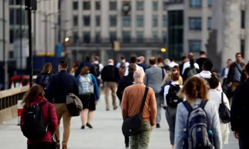തൊഴിൽ നഷ്ടപ്പെടുന്നവർക്ക് ഇൻഷുറൻസ് രജിസ്റ്റർ ചെയ്തത് 60,000 പേർ തൊഴിൽ നഷ്ടപ്പെടുന്നവർക്ക് ഇൻഷുറൻസ് രജിസ്റ്റർ ചെയ്തത് 60,000 പേർ