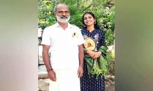 ആ ​പ​ണം ഇ​ല്ലാ​യി​രു​ന്നെ​ങ്കി​ൽ...​നി​റ​ക​ണ്ണു​ക​ളോ​ടെ ഒ​ര​ച്ഛ​ൻ