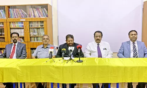 അ​ബൂ​ദ​ബി മോ​ഡ​ല്‍ സ്‌​കൂ​ളി​ല്‍ ക​രി​യ​ര്‍ ഫെ​സ്റ്റും ബു​ക്ക് ഫെ​യ​റും