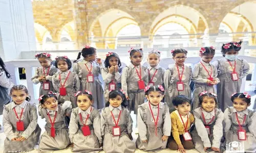 വി​ദ്യാ​ർ​ഥി​ക​ളു​ടെ പ​ഠ​ന​യാ​ത്രാ സം​ഘ​ങ്ങ​ൾ​ക്ക്​ ഹ​റ​മി​ൽ വ​ര​വേ​ൽ​പ്​