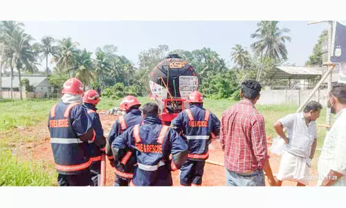 ഓടിക്കൊണ്ടിരുന്ന ടാങ്കറിൽനിന്ന് ആസിഡ് ചോർന്നു