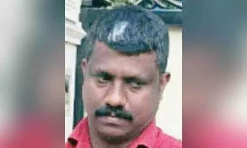 കൈക്കൂലി വാങ്ങിയ വില്ലേജ് അസിസ്റ്റന്റ് പിടിയിൽ