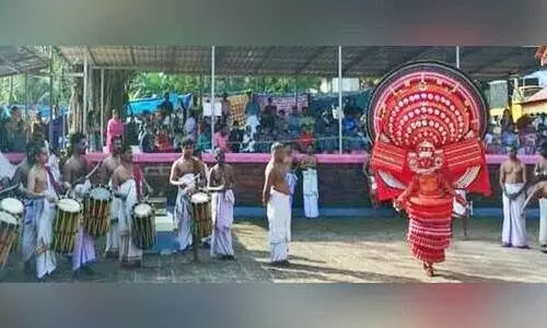 നടനവിസ്മയം ചൊരിഞ്ഞ് 13കാരന്റെ പുലിയൂർകാളി