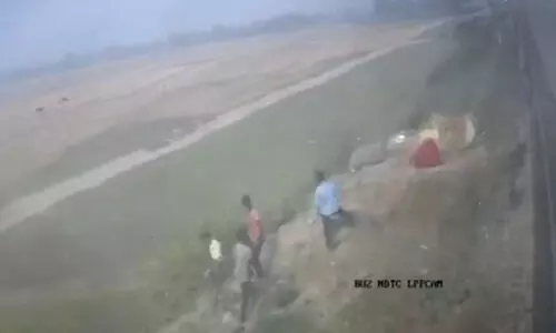 പശ്ചിമബംഗാളിൽ വന്ദേഭാരത് എക്സ്പ്രസിന് നേരെ കല്ലെറിഞ്ഞത് നാല് പേർ; ദൃശ്യങ്ങൾ പുറത്ത്