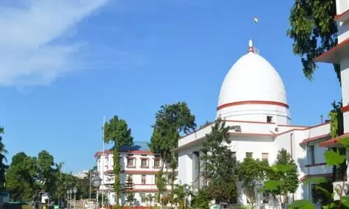 പ്രതികളുടെ വീടുകൾ ബുൾഡോസറുകൾ കൊണ്ട് തകർത്തതിന് നഷ്ടപരിഹാരം നൽകണമെന്ന് ഹൈകോടതി