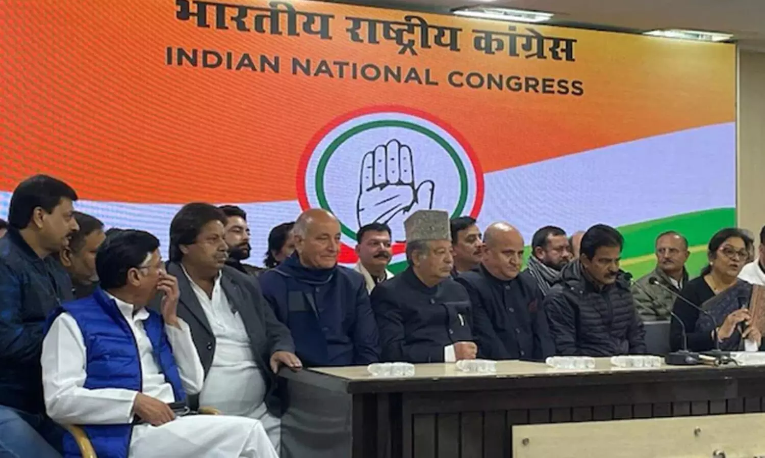 ഗുലാം നബി ആസാദിനൊപ്പം പാർട്ടി വിട്ടുപോയവർ കോൺഗ്രസിൽ മടങ്ങിയെത്തി