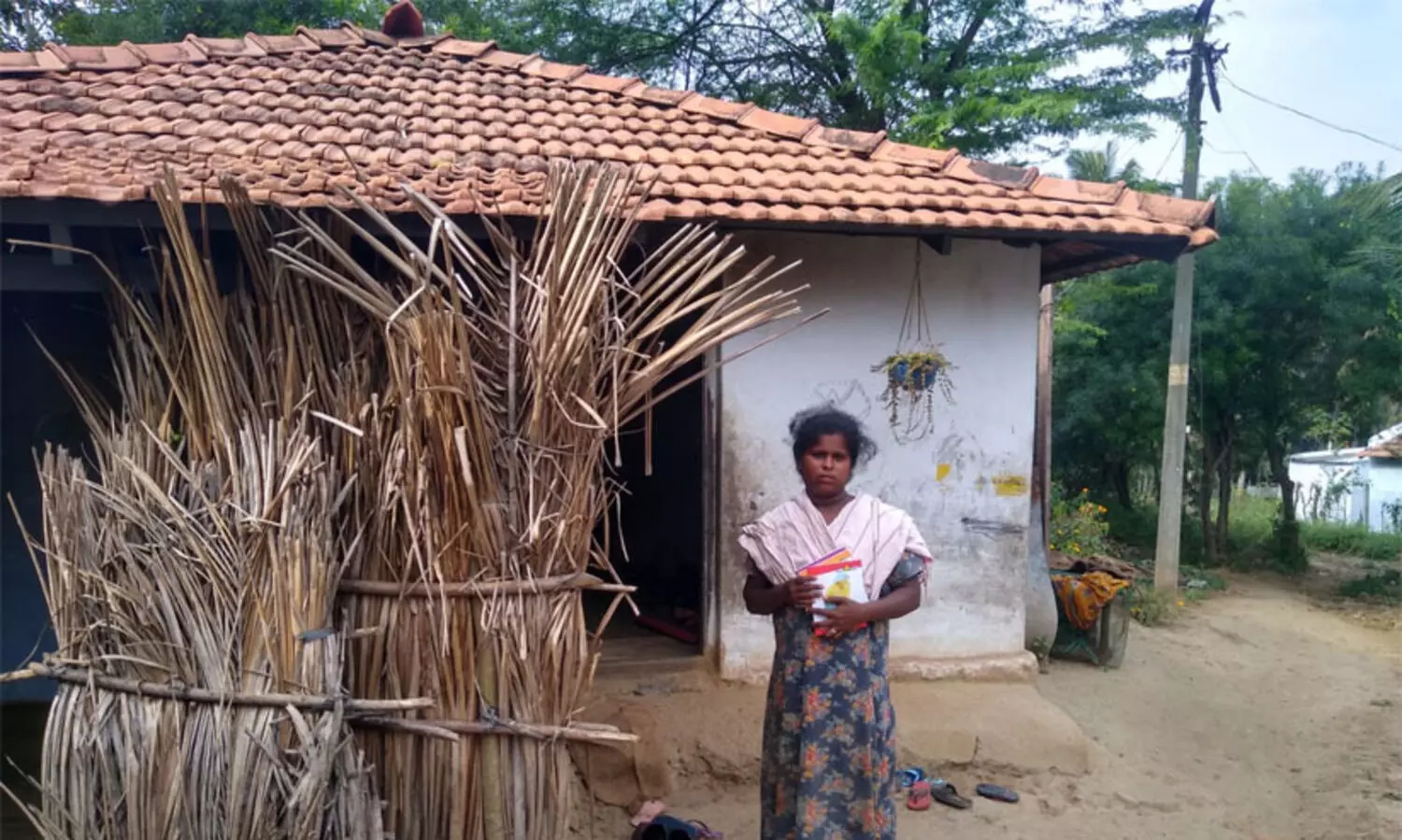 സർക്കാറിന്റെ കാരുണ്യത്തിനായി യാചിച്ച് അട്ടപ്പാടിയിൽ കുടുംബത്തിലെ ഏഴ് കുട്ടികൾ