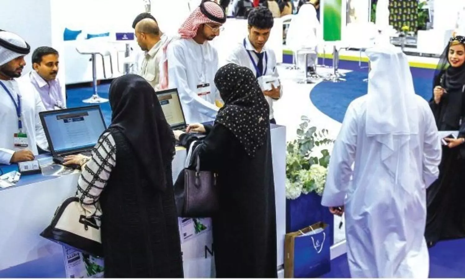 യു.എ.ഇയിൽ സ്വദേശിവത്​കരണം ശക്​തമാക്കുന്നു; ഇമാറാത്തികളുടെ എണ്ണം നാല്​ ശതമാനമായി ഉയർത്തും