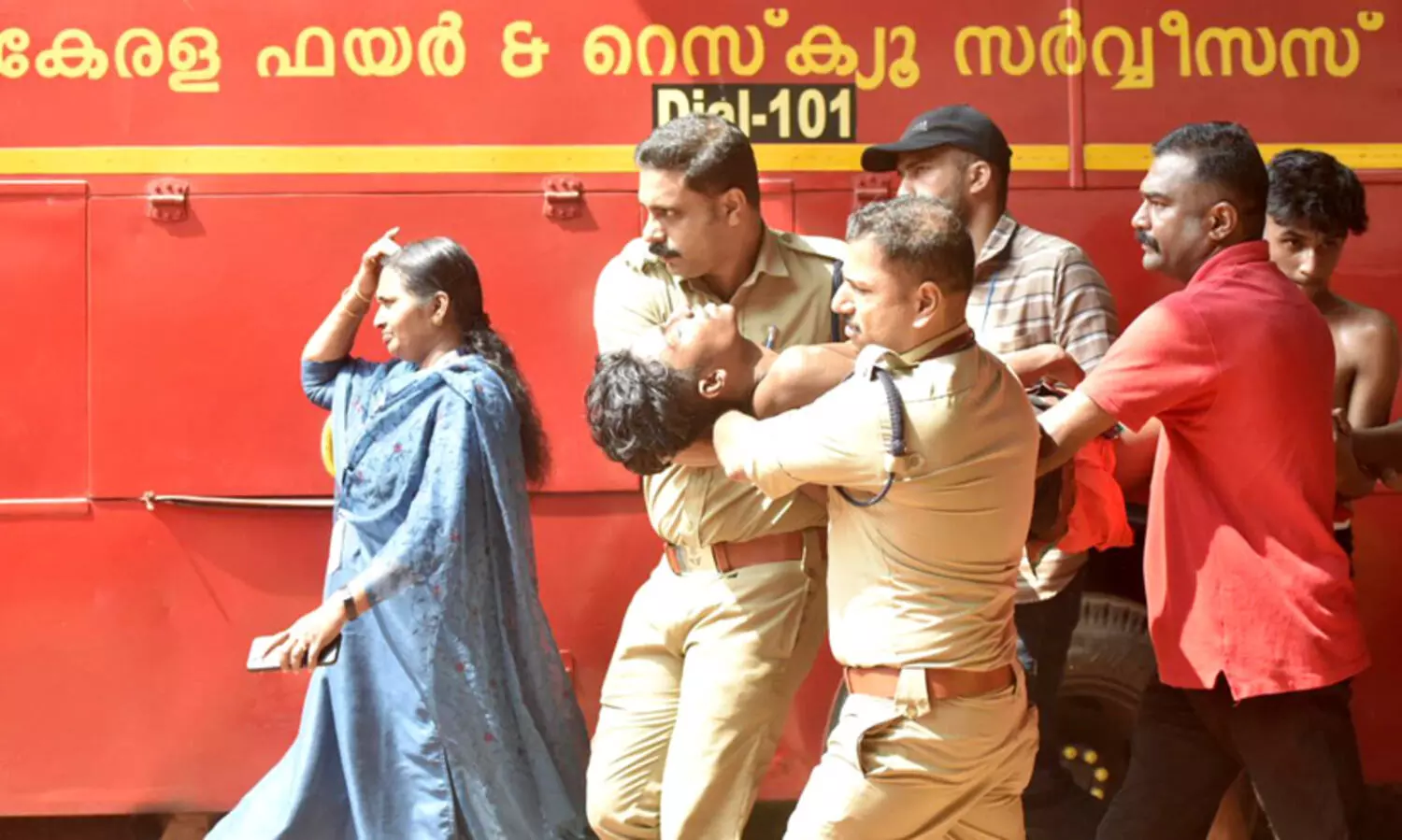 പൂരക്കളി നഗരിയിൽ ‘തലകറക്കം’