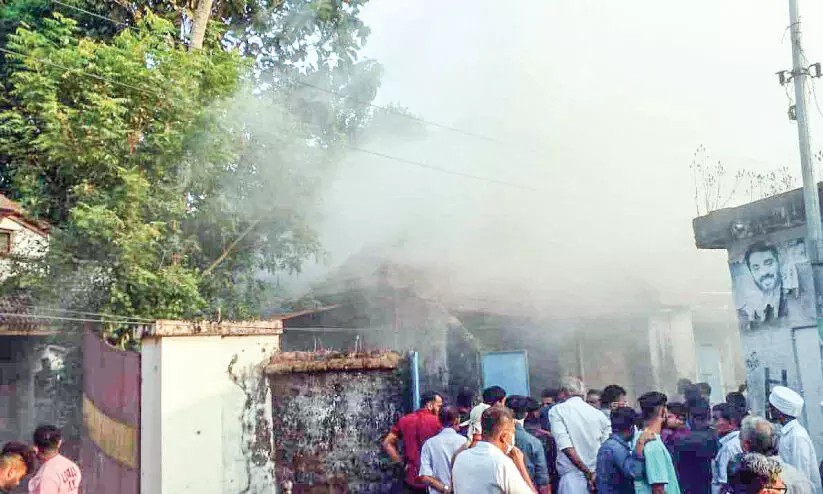 പൊന്നാനിയിൽ ഇലക്ട്രിക്കൽ ഷോപ്പ് ഗോഡൗണിൽ അഗ്നിബാധ