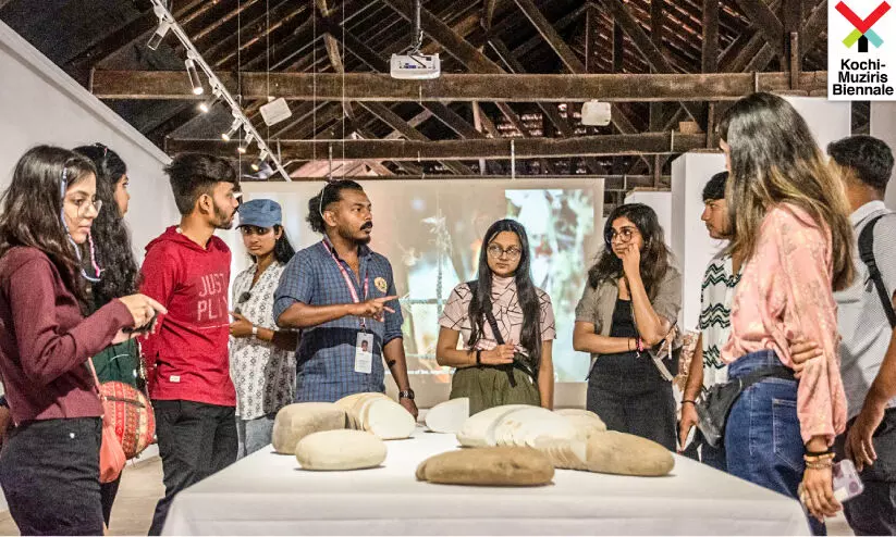 ഗുജറാത്തിലെ ആർക്കിടെക്ചർ വിദ്യാർഥികൾ ബിനാലെയിൽ