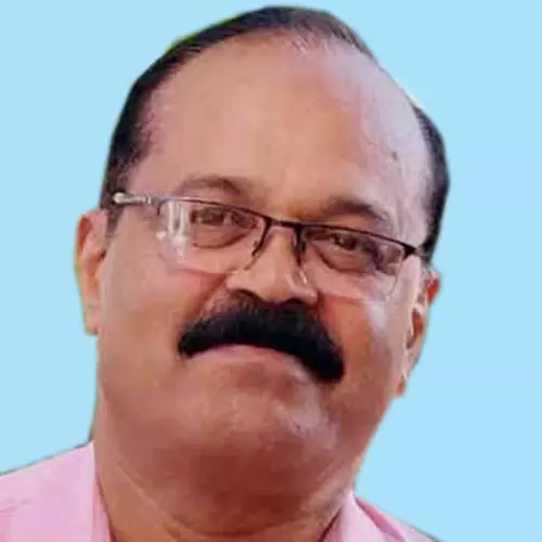 നാ​സി​ക്കി​ൽ നി​ര്യാ​ത​നാ​യി