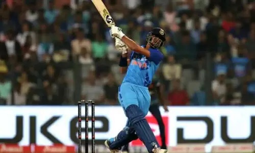 വമ്പനടികളുമായി അക്സർ പട്ടേൽ സ്വന്തമാക്കിയത് ഒരുപിടി റെക്കോഡുകൾ