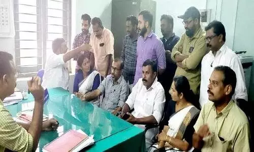 പ്രതിഷേധവുമായി യുവജന സംഘടനകൾ; ജില്ല മാനസികാരോഗ്യ കേന്ദ്രം മാറ്റിയ ഉത്തരവ് മരവിപ്പിച്ചു