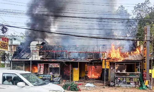 അശോകപുരത്ത് ഹോട്ടൽ കത്തിനശിച്ചു