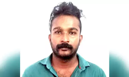 ശബരിമല തീർഥാടകർക്കുനേരെ ആക്രമണം; വാഹനത്തിന്‍റെ ചില്ല് അടിച്ചുതകർത്തു