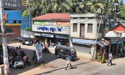 വെളിയം ജങ്ഷനിൽ അനധികൃത കൈയേറ്റം; അപകടം പതിവ്