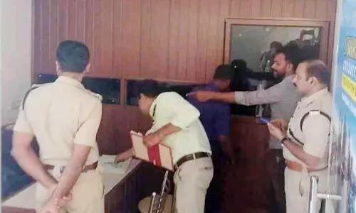 വിസ തട്ടിപ്പ്: ട്രാവൽ ഏജൻസിയിൽ പൊലീസ് റെയ്ഡ്