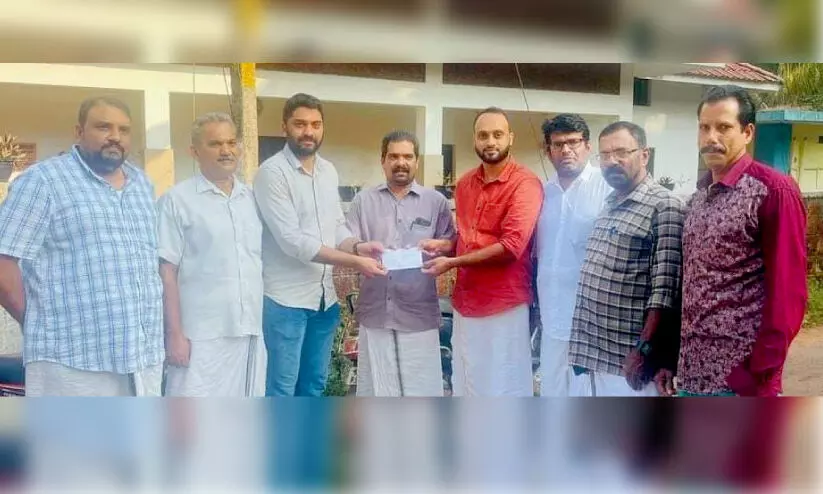 കെ.​ടി.​എ കു​വൈ​ത്ത് ചി​കി​ത്സ ധ​ന​സ​ഹാ​യം കൈ​മാ​റി