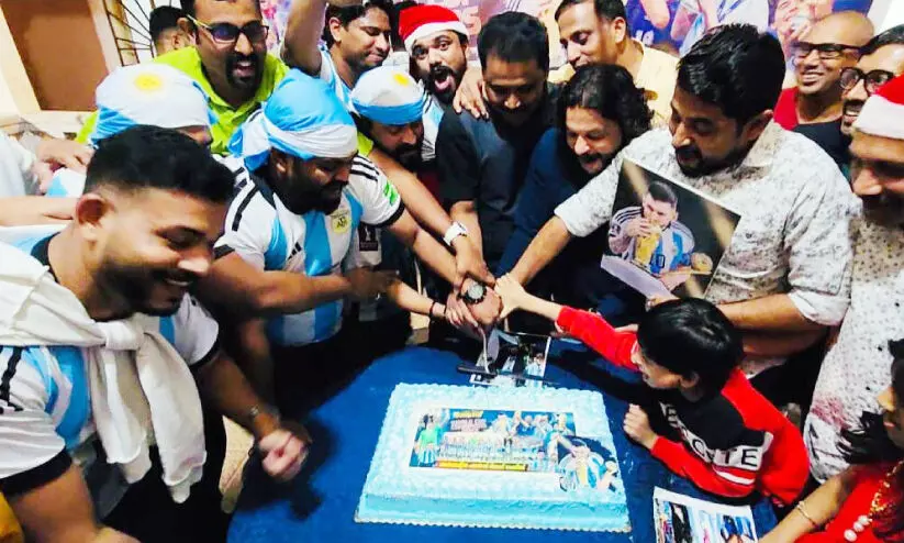 അ​ർ​ജ​ൻ​റീ​ന​യു​ടെ ലോ​ക​ക​പ്പ് വി​ജ​യം ആ​ഘോ​ഷി​ച്ച്​ റി​യാ​ദ്‌ ടാ​ക്കീ​സ്