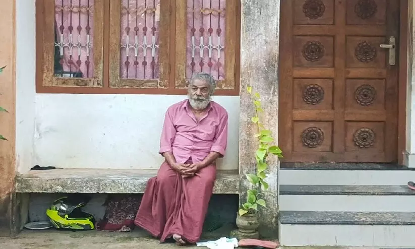 family sets themselves ablaze family sets themselves ablaze