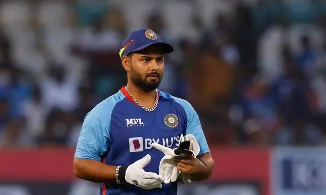 ഋഷഭ് പന്തിന് മുംബൈ ആശുപത്രിയിൽ കാൽമുട്ട് ശസ്ത്രക്രിയ നടത്തി