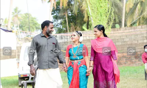 മാ​യേ ശൃം​ഗാ​ര ര​സ​പ്രി​യേ...’