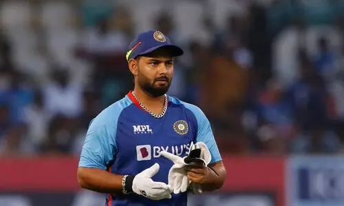 ഋഷഭ് പന്തിന് മുംബൈ ആശുപത്രിയിൽ കാൽമുട്ട് ശസ്ത്രക്രിയ നടത്തി