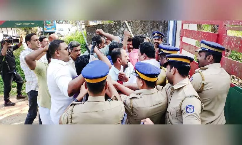 കാട്ടാന നിരീക്ഷണത്തിൽ; ഇന്ന് മയക്കുവെടി കാട്ടാന നിരീക്ഷണത്തിൽ; ഇന്ന് മയക്കുവെടി