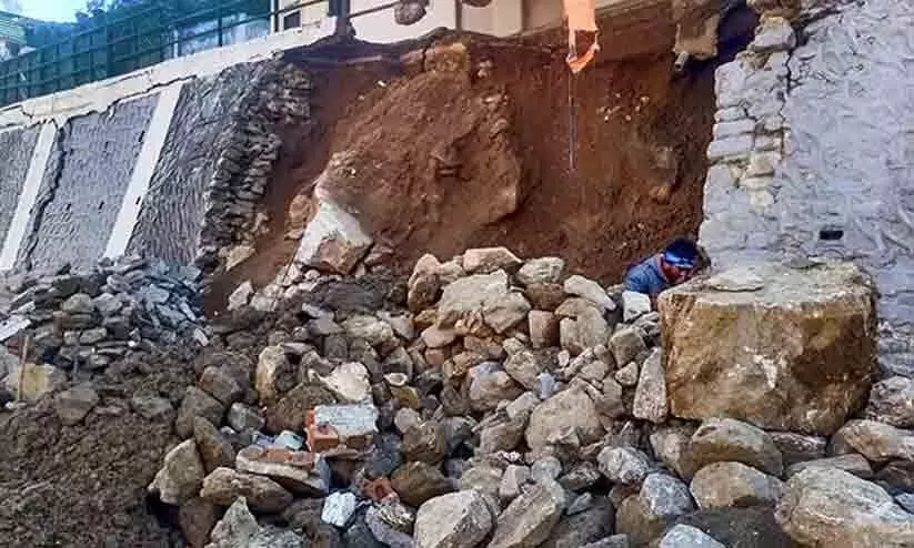 ജോഷിമഠിൽ വീടുകളിലെ വിള്ളൽ; ഉന്നതതല യോഗം വിളിച്ച് പ്രധാനമന്ത്രിയുടെ ഓഫീസ് ജോഷിമഠിൽ വീടുകളിലെ വിള്ളൽ; ഉന്നതതല യോഗം വിളിച്ച് പ്രധാനമന്ത്രിയുടെ ഓഫീസ്