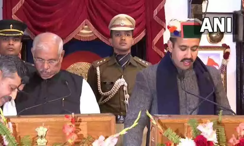 ഹിമാചൽ മന്ത്രിസഭ വികസിപ്പിച്ചു; വീരഭദ്രസിങ്ങിന്റെ മകനടക്കം ഏഴുപേർ മന്ത്രിസഭയിൽ