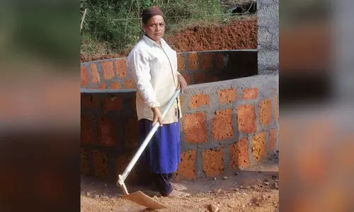 പുരയിടത്തിൽ കിണർ കുഴിച്ച്​ ഉമ്മയും മക്കളും; ഇവിടെ കാണാം പ്രയത്നത്തിന്റെ ആഴം...