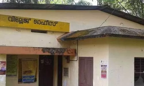 തി​രു​നെ​ല്ലി​യി​ൽ എ​ട്ട് മാ​സ​മാ​യി വി​ല്ലേ​ജ് ഓ​ഫി​സ​റി​ല്ല