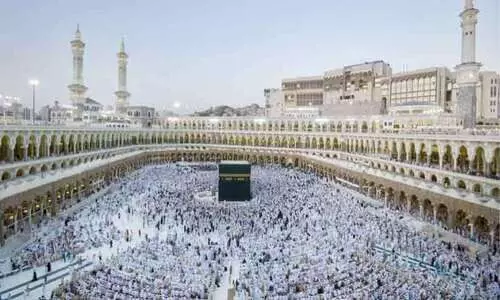 ശൈ​ത്യ​കാ​ല അ​വ​ധി    ഉം​റ യാ​ത്ര ന​ട​ത്തി​യ​ത് നി​ര​വ​ധി പേ​ർ