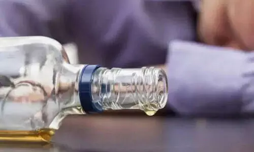 വഴിയിൽനിന്ന് കിട്ടിയ മദ്യം കഴിച്ച യുവാക്കൾക്ക് ശാരീരികാസ്വാസ്ഥ്യം; മൂന്നുപേർ ആശുപത്രിയിൽ