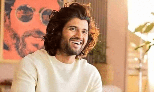 Vijay Deverakonda  send  100 fans to Manali  holiday