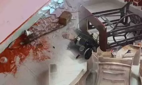 വിവാഹത്തില്‍നിന്ന് പിന്മാറിയ യുവാവിനെ പെണ്‍കുട്ടിയും ബന്ധുക്കളും വീടുകയറി ആക്രമിച്ചെന്ന്