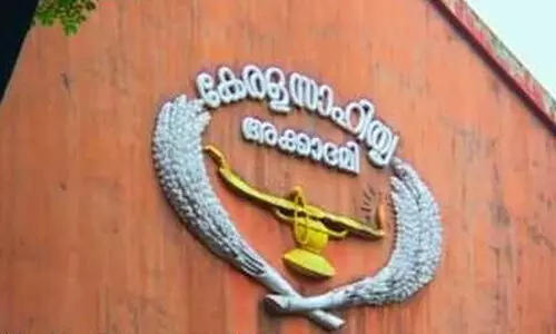 കേരളത്തി​െൻറ ഔദ്യോഗിക ഗാനത്തിന് രചനകൾ ക്ഷണിച്ച് വീണ്ടും സാഹിത്യ അക്കാദമി; നേരത്തേ അയച്ചവരുടെതെല്ലാം തള്ളി