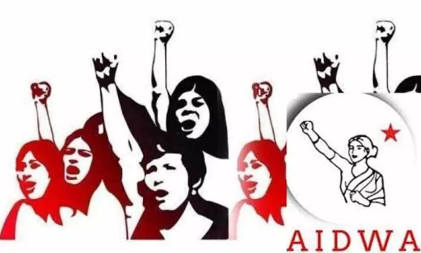 ട്രാൻസ് വനിതകൾക്ക് വാതിൽ തുറന്ന് മഹിള അസോസിയേഷൻ ട്രാൻസ് വനിതകൾക്ക് വാതിൽ തുറന്ന് മഹിള അസോസിയേഷൻ