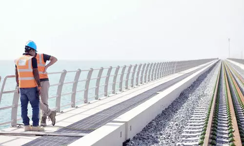 ഇ​ത്തി​ഹാ​ദ്​ റെ​യി​ൽ; ആ​ദ്യ ക​ട​ൽ​പാ​ലം പ്ര​വ​ർ​ത്ത​ന​സ​ജ്ജം