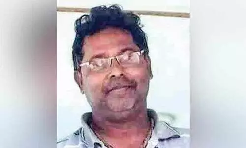 മത്സ്യബന്ധന വള്ളം തകർന്നു; തൊഴിലാളികളെ രക്ഷപ്പെടുത്തി