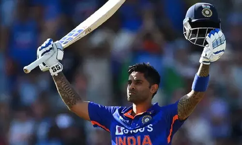 സൂര്യകുമാർ പുതിയ യൂനിവേഴ്സ് ബോസ്; ഡിവില്ലിയേഴ്സും ഗെയ്‍ലും നിഴൽ മാത്രമെന്നും മുൻ പാക് താരം