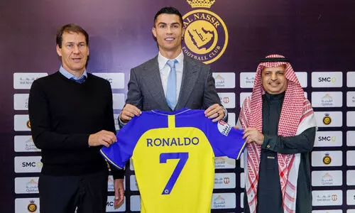 മെസ്സിക്കും എംബാപ്പെക്കുമെതിരെ റൊണാൾഡോ റിയാദിൽ കളിക്കാനിറങ്ങും, അൽ നസ്ർ ജഴ്സിയിലാവില്ല