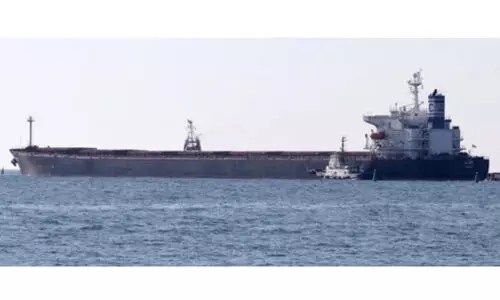 സൂയസ് കനാലിൽ കുടുങ്ങിയ ചരക്ക് കപ്പൽ നീക്കി; ഗതാഗതം പുനഃസ്ഥാപിച്ചു