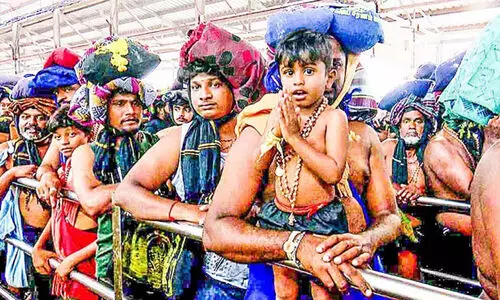 ശബരിമലയിൽ കേരള-കർണാടക തീർത്ഥാടകർ തമ്മിൽ ഏറ്റുമുട്ടി