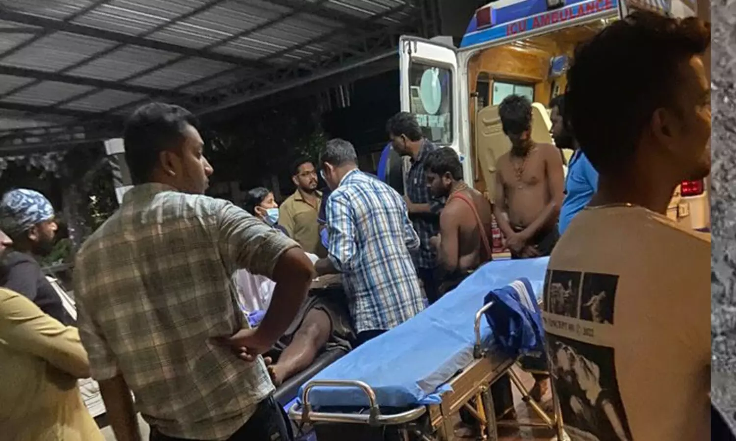 ശബരിമല തീർഥാടകരുടെ വാഹനം കൊക്കയിലേക്ക് മറിഞ്ഞ് 13 പേർക്ക്