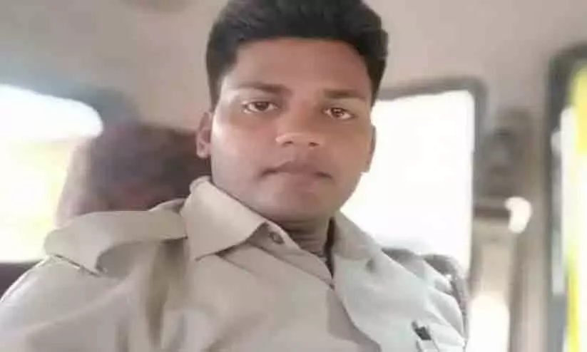 ‘ഭാര്യ കലിപ്പിലാണ്, ലീവ് വേണം’; യു.പി പൊലീസുകാരന്റെ അവധി അപേക്ഷ വൈറൽ ‘ഭാര്യ കലിപ്പിലാണ്, ലീവ് വേണം’; യു.പി പൊലീസുകാരന്റെ അവധി അപേക്ഷ വൈറൽ